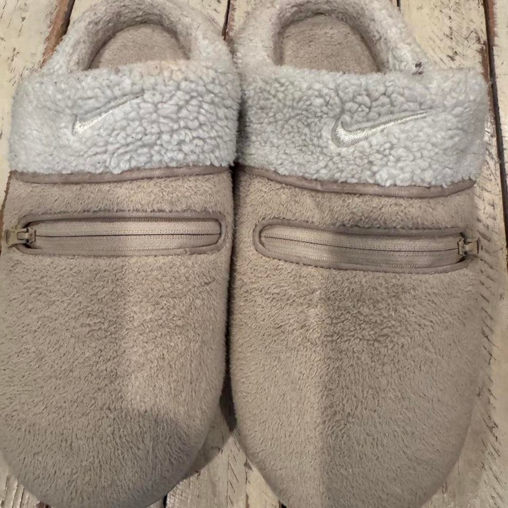Nike Burrow Oatmeal White Fleece Zipper Pocket Slippers DR8883-100 Womens 10